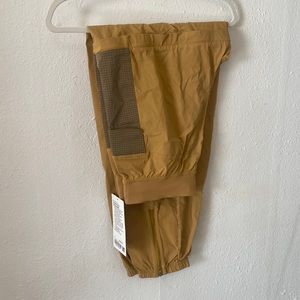 LULULEMON CONVERTIBLE HIKING PANTS NEVER WORN